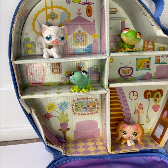 Littlest Pet Shop Portable House Carry Case + 4 Pets - Picture 4 of 8